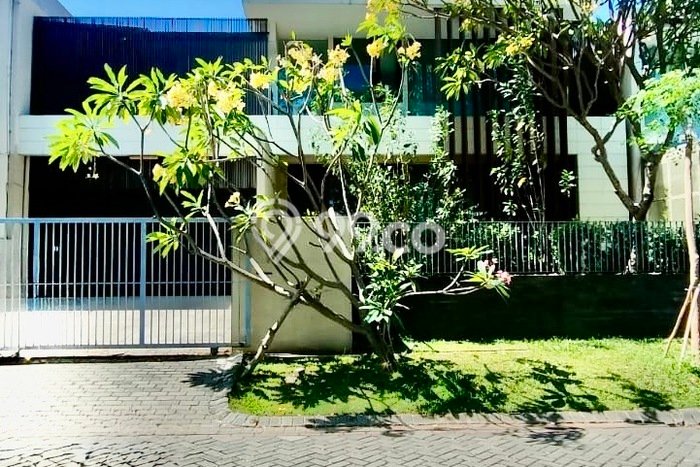 Disewakan! Rumah 4 Kamar Tidur &
3 Kamar Mandi di Citraland, Surabaya Disewakan! Rumah 4 Kamar Tidur &
3 Kamar Mandi di Citraland, Surabaya