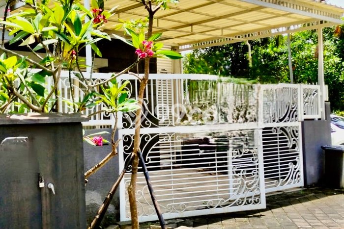 Rumah Sewa Surabaya LT 180m2 LB 360m2 Kawasan Graha Rumah Sewa Surabaya LT 180m2 LB 360m2 Kawasan Graha