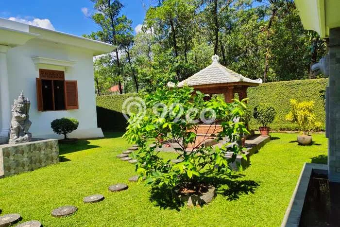 Ready to Use! Luxury House LT 849m2 Desain Elegan di Sentul City Ready to Use! Luxury House LT 849m2 Desain Elegan di Sentul City