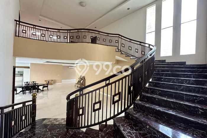 Rumah Elit Modern Tanpa Renovasi di Pondok Indah Jakarta Selatan Rumah Elit Modern Tanpa Renovasi di Pondok Indah Jakarta Selatan