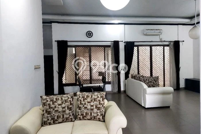 Rumah di Pondok Tjandra, Sidoarjo, Luas 180m2m² Bangunan 180m2m² Rumah di Pondok Tjandra, Sidoarjo, Luas 180m2m² Bangunan 180m2m²