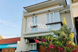 Dijual Rumah 4 Kamar Lokasi Ideal Nyaman dan Strategis di Rungkut Dijual Rumah 4 Kamar Lokasi Ideal Nyaman dan Strategis di Rungkut