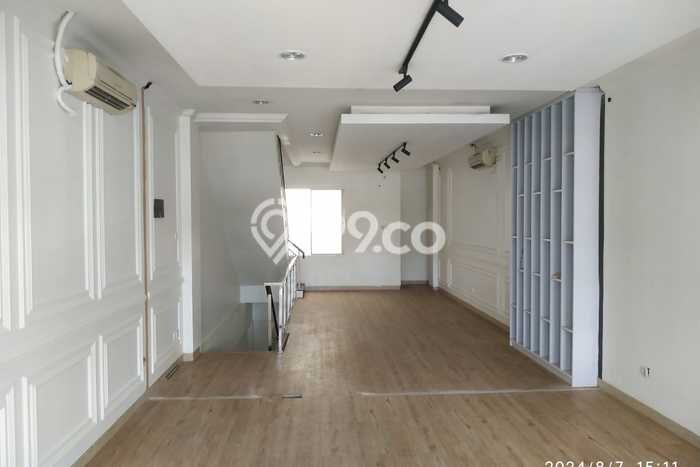 Ruko Dijual di Prime Area Jakarta Barat Luas 236m2 Ruko Dijual di Prime Area Jakarta Barat Luas 236m2