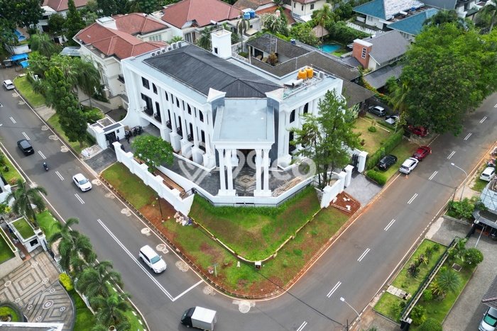Hunian Elit LB 2100m2 Siap Pakai Desain Elegan di Pondok Indah, Jakarta Selatan Hunian Elit LB 2100m2 Siap Pakai Desain Elegan di Pondok Indah, Jakarta Selatan