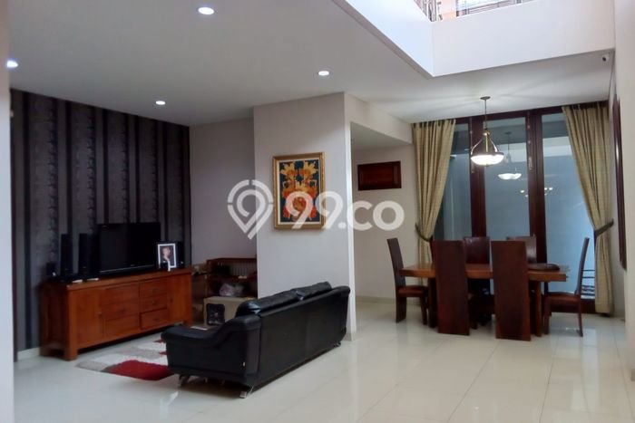 Hunian Elit LB 300m2 Siap Pakai Desain Elegan di Meruya, Jakarta Barat Hunian Elit LB 300m2 Siap Pakai Desain Elegan di Meruya, Jakarta Barat