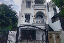 Siap Huni Rumah Mewah 6 Kamar di Jagakarsa Dekat ke Mana Pun Siap Huni Rumah Mewah 6 Kamar di Jagakarsa Dekat ke Mana Pun