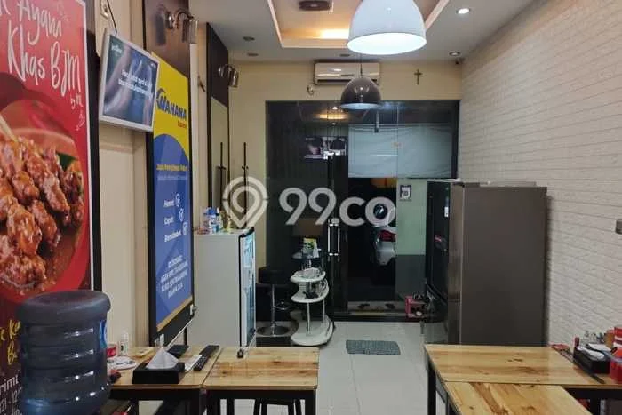 AREA BERKEMBANG! Ruko Disewakan di Summarecon Serpong, Luas 237m², Siap Bisnis AREA BERKEMBANG! Ruko Disewakan di Summarecon Serpong, Luas 237m², Siap Bisnis