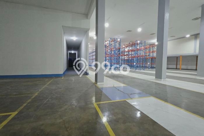 Unit Gudang Disewakan di Sentul di Area Ramai & Strategis Unit Gudang Disewakan di Sentul di Area Ramai & Strategis