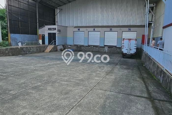 Unit Gudang Disewakan di Sentul di Area Ramai & Strategis Unit Gudang Disewakan di Sentul di Area Ramai & Strategis