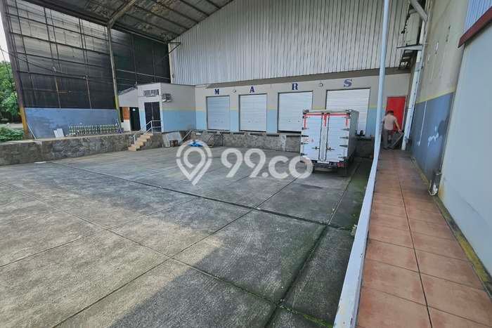 Unit Gudang Disewakan di Sentul di Area Ramai & Strategis Unit Gudang Disewakan di Sentul di Area Ramai & Strategis