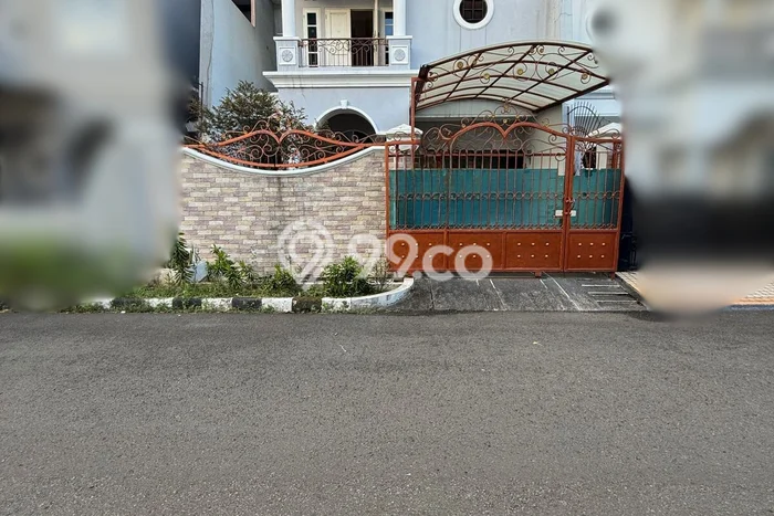 Disewakan! Rumah 3 Kamar Tidur &
3 Kamar Mandi di Permata Buana, Jakarta Barat Disewakan! Rumah 3 Kamar Tidur &
3 Kamar Mandi di Permata Buana, Jakarta Barat