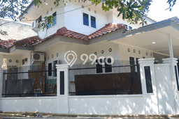 Disewakan! Rumah 4 Kamar Tidur &
2 Kamar Mandi di Sektor 9-Bintaro, Tangerang Selatan Disewakan! Rumah 4 Kamar Tidur &
2 Kamar Mandi di Sektor 9-Bintaro, Tangerang Selatan