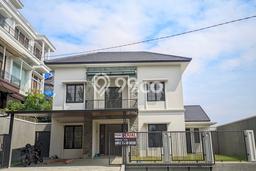 For Sale! Luxury House LT 367m2 Desain Modern di Sentul City For Sale! Luxury House LT 367m2 Desain Modern di Sentul City