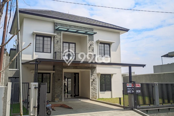 For Sale! Luxury House LT 367m2 Desain Modern di Sentul City For Sale! Luxury House LT 367m2 Desain Modern di Sentul City