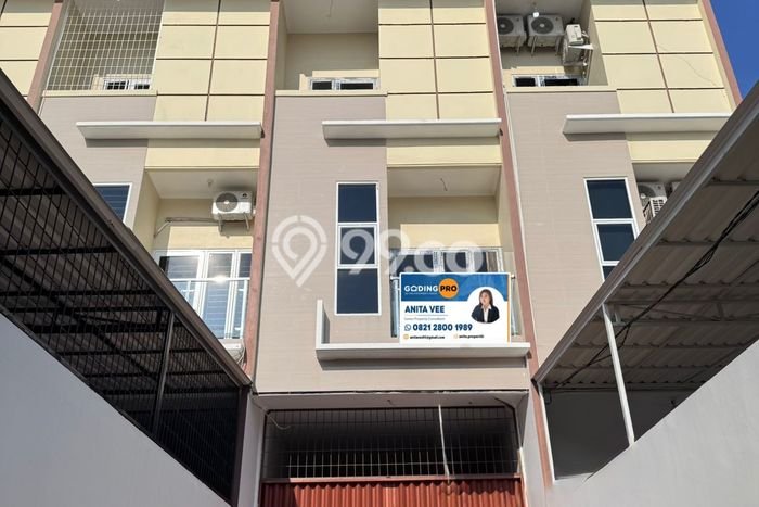 LOKASI PREMIUM! Ruko di , Luas 240m2m², Jalan Utama, Kawasan Komersial LOKASI PREMIUM! Ruko di , Luas 240m2m², Jalan Utama, Kawasan Komersial