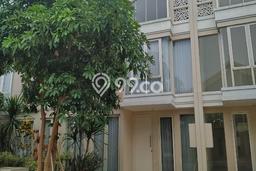 Disewakan Rumah Murah di Pakuwon City Surabaya dengan 3 Kamar Tidur Disewakan Rumah Murah di Pakuwon City Surabaya dengan 3 Kamar Tidur