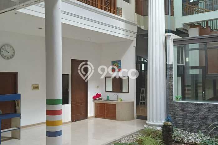 Dijual Rumah Mewah Megah Dengan View Cantik di Raya Darmo, Surabaya Dijual Rumah Mewah Megah Dengan View Cantik di Raya Darmo, Surabaya
