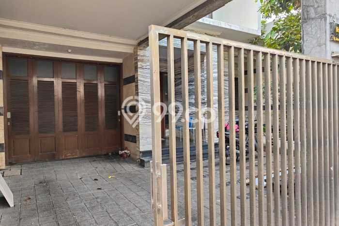 Hunian Eksklusif Siap Huni LT 260m2 di Kebon Jeruk, Jakarta Barat Hunian Eksklusif Siap Huni LT 260m2 di Kebon Jeruk, Jakarta Barat