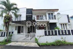 Hunian Elit LB 210m2 Siap Huni Desain Elegan di Bintaro, Tangerang Selatan Hunian Elit LB 210m2 Siap Huni Desain Elegan di Bintaro, Tangerang Selatan