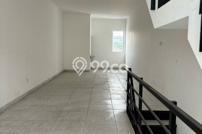 LOKASI STRATEGIS! Ruko Kawasan Taman Ratu, Luas 141m², Sentra Perdagangan LOKASI STRATEGIS! Ruko Kawasan Taman Ratu, Luas 141m², Sentra Perdagangan