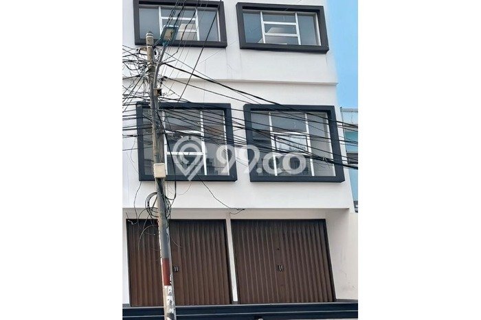 LOKASI STRATEGIS! Ruko Kawasan Taman Ratu, Luas 141m², Sentra Perdagangan LOKASI STRATEGIS! Ruko Kawasan Taman Ratu, Luas 141m², Sentra Perdagangan