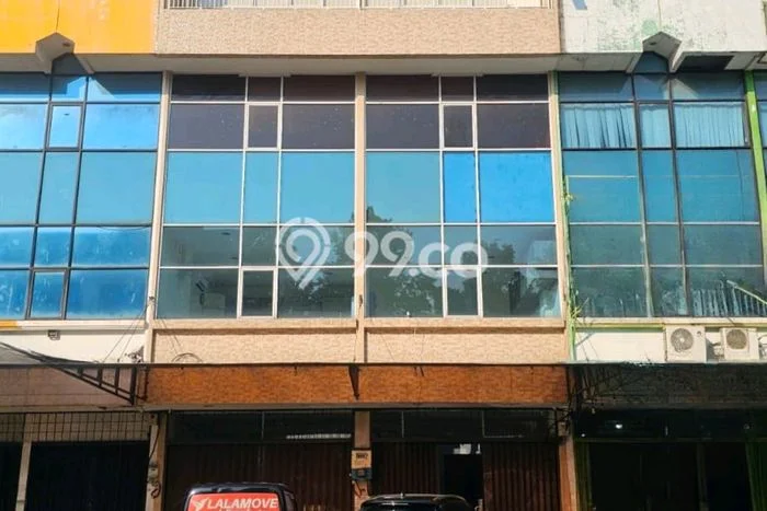 Disewakan Ruko di Kawasan Ramai Srengseng Luas 748m2 Disewakan Ruko di Kawasan Ramai Srengseng Luas 748m2