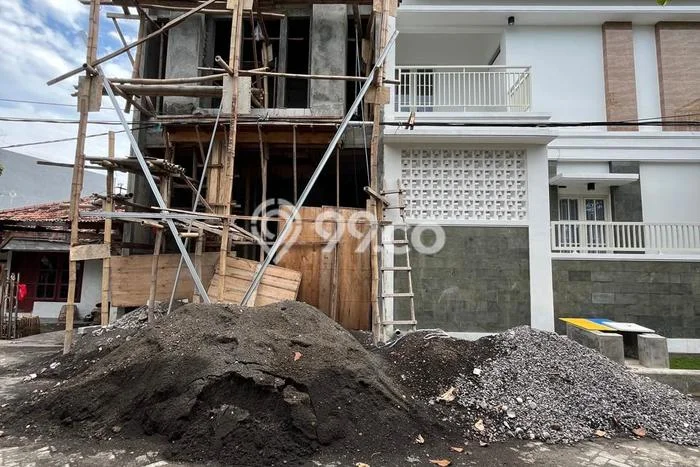Kost Dijual Lokasi Rungkut, Surabaya, Spesifikasi 7 Kamar Tidur dan Luas 97m2 Kost Dijual Lokasi Rungkut, Surabaya, Spesifikasi 7 Kamar Tidur dan Luas 97m2