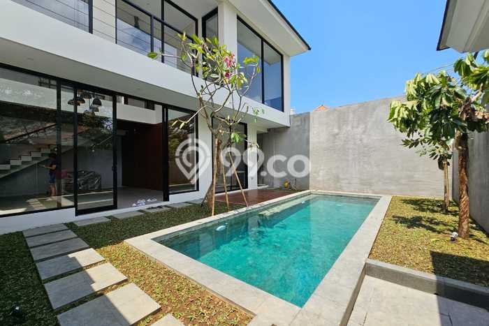 Lokasi Ideal! Vila di Kerobokan, Area 200m², Kondisi Prima Lokasi Ideal! Vila di Kerobokan, Area 200m², Kondisi Prima