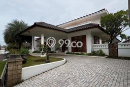 Sewa Rumah Nyaman LT 1150m2 / LB 650m2 di Kemang, Jakarta Selatan Sewa Rumah Nyaman LT 1150m2 / LB 650m2 di Kemang, Jakarta Selatan