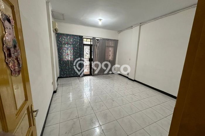 LOKASI TERBAIK! Ruko di , Luas 210m2m², Pusat Komersial LOKASI TERBAIK! Ruko di , Luas 210m2m², Pusat Komersial