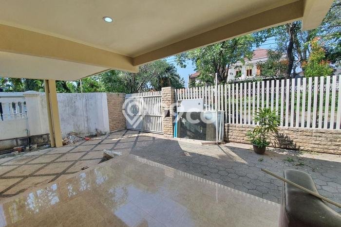Rumah Strategis kawasan , 3 KM, Lingkungan Nyaman, LT 300m2m² LB 400m2m² Rumah Strategis kawasan , 3 KM, Lingkungan Nyaman, LT 300m2m² LB 400m2m²
