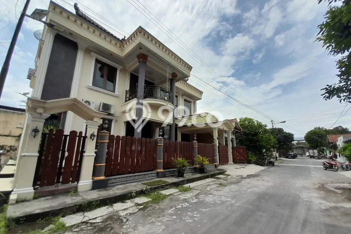 For Sale! Luxury House LT 254m2 Desain Elegan di Kartosuro For Sale! Luxury House LT 254m2 Desain Elegan di Kartosuro