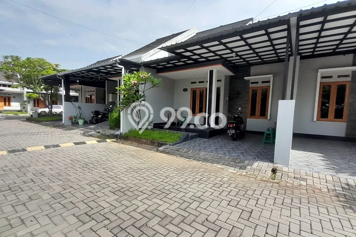Rumah Luas Asri 2 KT Siap Pakai di Solo Baru Surakarta Rumah Luas Asri 2 KT Siap Pakai di Solo Baru Surakarta
