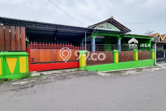 Rumah Modern 3 KT LT 205m2 di Pulisen Rumah Modern 3 KT LT 205m2 di Pulisen