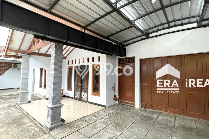 HOT PROPERTY! Rumah Premium di , LT 200m2m² LB 180m2m² HOT PROPERTY! Rumah Premium di , LT 200m2m² LB 180m2m²