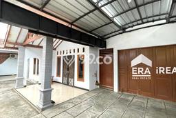 HOT PROPERTY! Rumah Premium di , LT 200m2m² LB 180m2m² HOT PROPERTY! Rumah Premium di , LT 200m2m² LB 180m2m²