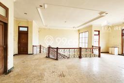 Lokasi strategis! Rumah siap huni dikontrakkan di Laweyan LB 600m2 Lokasi strategis! Rumah siap huni dikontrakkan di Laweyan LB 600m2