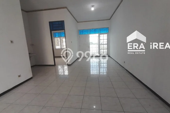 Lokasi terbaik! Rumah siap pakai disewakan di Solo Baru LB 100m2 Lokasi terbaik! Rumah siap pakai disewakan di Solo Baru LB 100m2