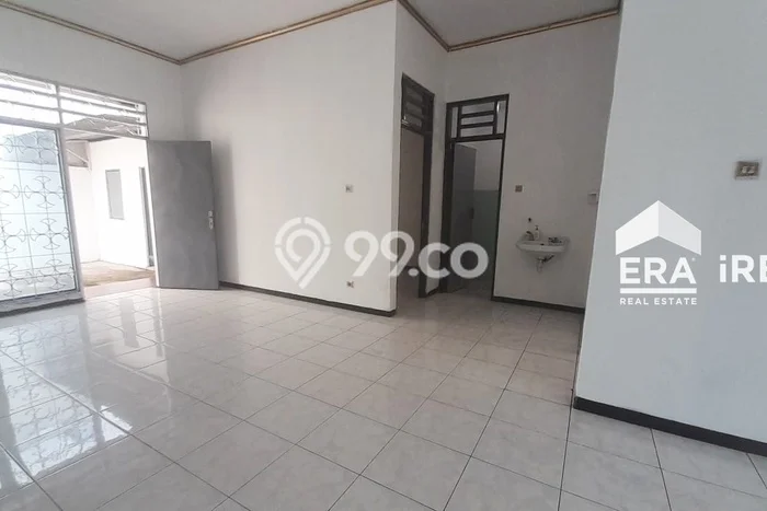 Lokasi terbaik! Rumah siap pakai disewakan di Solo Baru LB 100m2 Lokasi terbaik! Rumah siap pakai disewakan di Solo Baru LB 100m2
