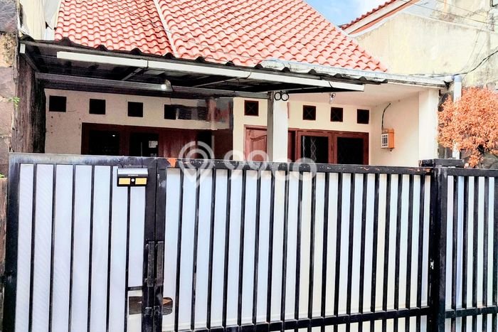 Rumah Modern Cantik 2 KT Siap Huni di Tebet Rumah Modern Cantik 2 KT Siap Huni di Tebet