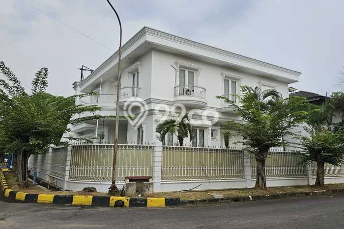 Rumah Eksklusif Dijual LT 547m2 di Kebon Jeruk, Jakarta Barat Rumah Eksklusif Dijual LT 547m2 di Kebon Jeruk, Jakarta Barat