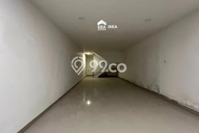 Komersial bagus disewakan di Banjarsari Surakarta dengan LB 210m2 harga sewa terbaik Komersial bagus disewakan di Banjarsari Surakarta dengan LB 210m2 harga sewa terbaik