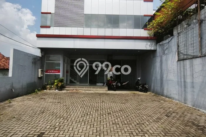 Disewakan Ruko komersial di Sumber luas bangunan 470m2 Disewakan Ruko komersial di Sumber luas bangunan 470m2