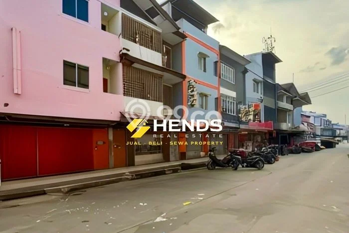 Ruko Premium Kawasan Nagoya, Luas 270m², Area Bisnis, Lokasi Ramai Ruko Premium Kawasan Nagoya, Luas 270m², Area Bisnis, Lokasi Ramai