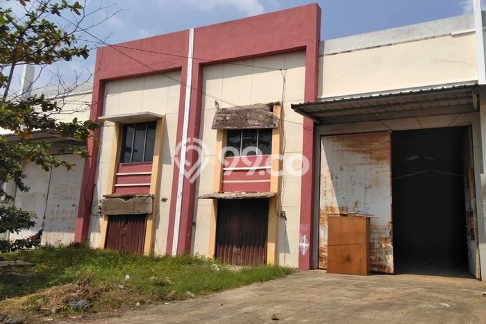 LOKASI PREMIUM! Pabrik di , Luas 300m2m², Mainroad, Area Bisnis LOKASI PREMIUM! Pabrik di , Luas 300m2m², Mainroad, Area Bisnis
