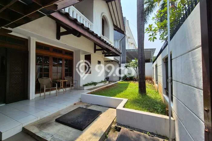 Ready to Use! Premium House LT 241m2 Desain Elegan di Pulomas Ready to Use! Premium House LT 241m2 Desain Elegan di Pulomas