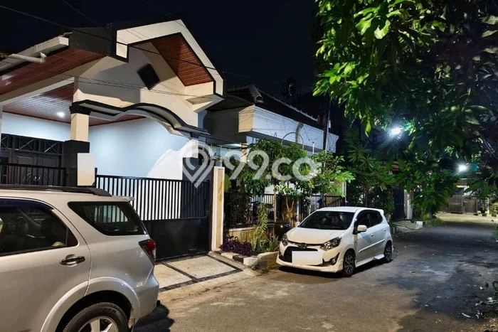 Lokasi strategis! Rumah siap pakai disewakan di Rungkut LB 120m2 Lokasi strategis! Rumah siap pakai disewakan di Rungkut LB 120m2