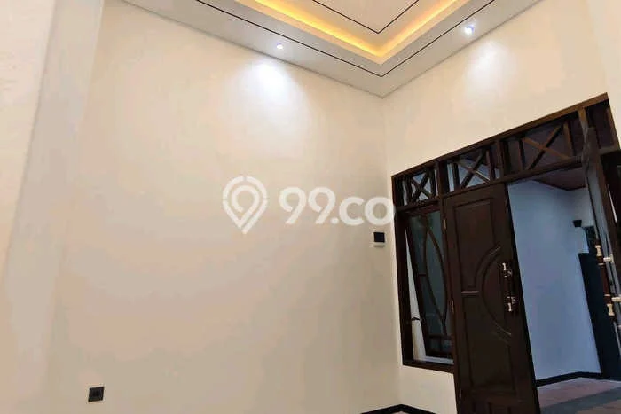 Lokasi strategis! Rumah siap pakai disewakan di Rungkut LB 120m2 Lokasi strategis! Rumah siap pakai disewakan di Rungkut LB 120m2