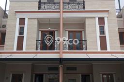 For Sale Rumah 4 Kamar Lokasi Ideal Bagus dan Strategis di Kramat Jati For Sale Rumah 4 Kamar Lokasi Ideal Bagus dan Strategis di Kramat Jati