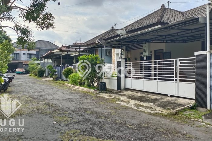 NEW LISTING! Rumah kawasan Colomadu, Ready, 4 KT, Dekat Colomadu, Solo, Solo, Luas 156m2m² LB 156m2m² NEW LISTING! Rumah kawasan Colomadu, Ready, 4 KT, Dekat Colomadu, Solo, Solo, Luas 156m2m² LB 156m2m²